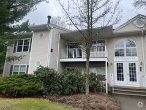 Building Photo - 9 Brookside Ln