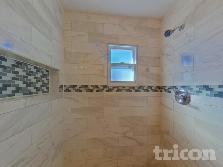 Building Photo - 8104 Plunkett Ave