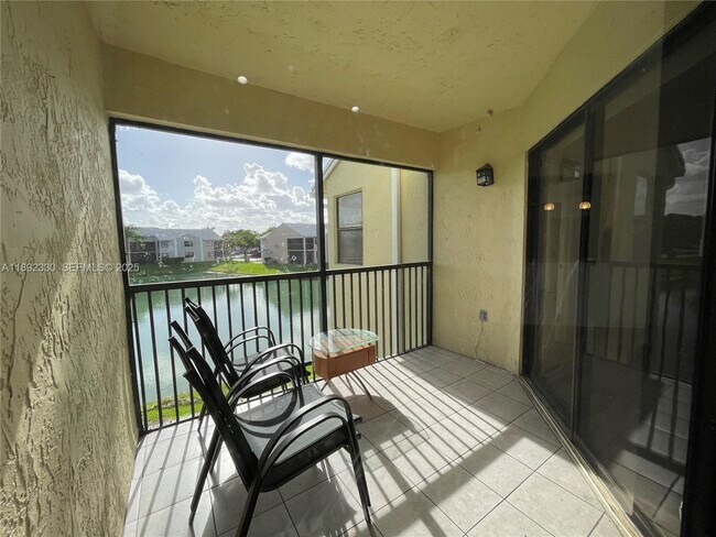 Building Photo - 1042 Adams Ave