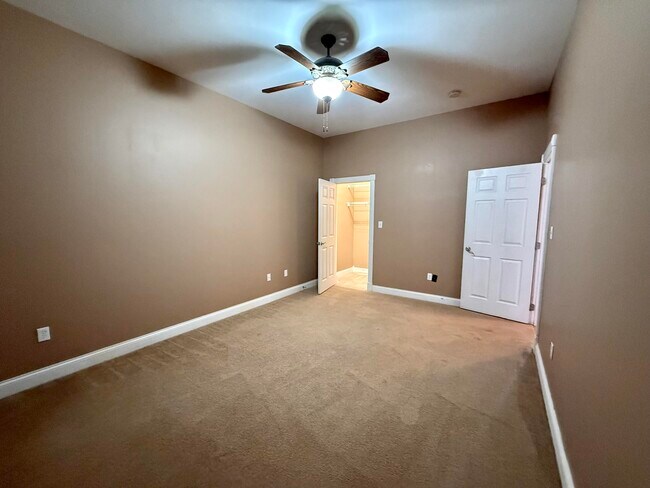 Building Photo - 98 Melrose Dr