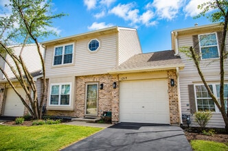 Building Photo - 1217 N Village Dr