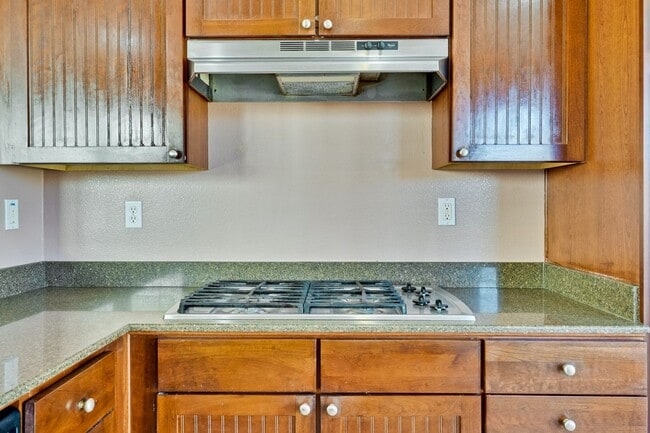 Building Photo - Spacious 3 Bedroom, 2 Bathroom Home with D...