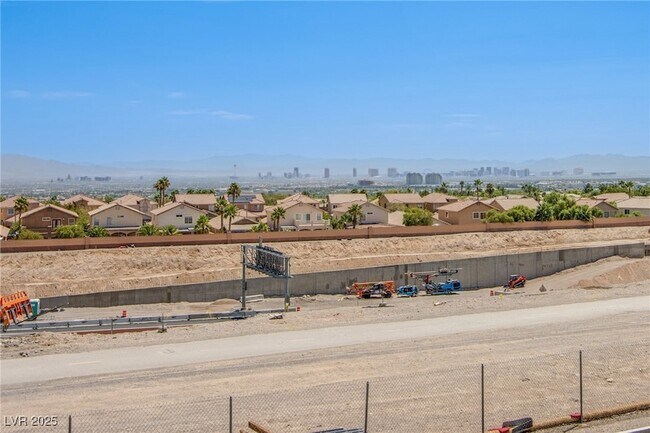 Building Photo - 600 N Carriage Hill Dr