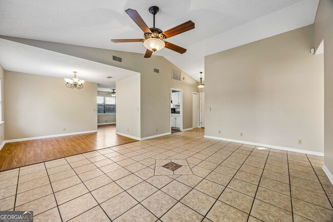 Building Photo - 132 N Woodvalley Dr