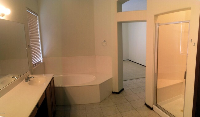 Building Photo - 14442 Agave Dr