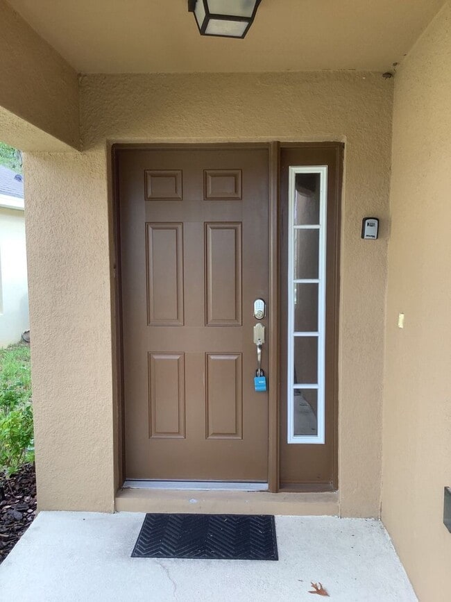 Building Photo - Furnished 4-Bedroom Pool Home in Davenport...