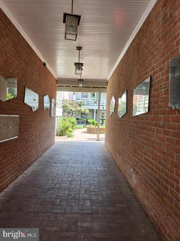 Building Photo - 10 W All Saints St