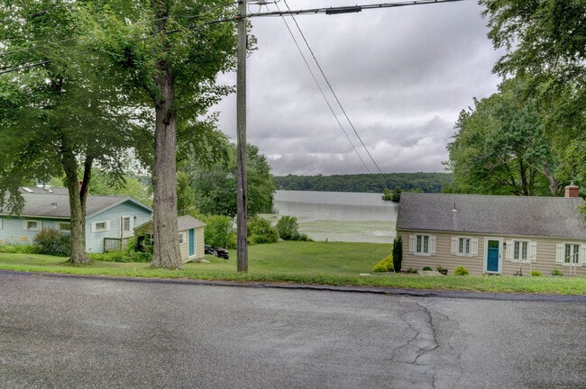 Building Photo - 285 Deepwood Dr