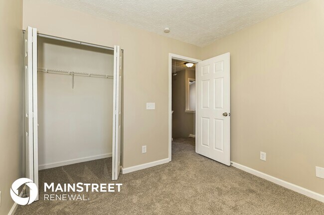 Building Photo - 340 Meadowridge Dr