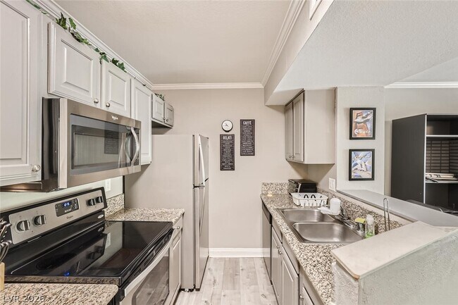 Building Photo - 5146 S Jones Blvd