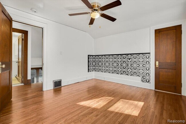 Building Photo - 522 N Washington Ave