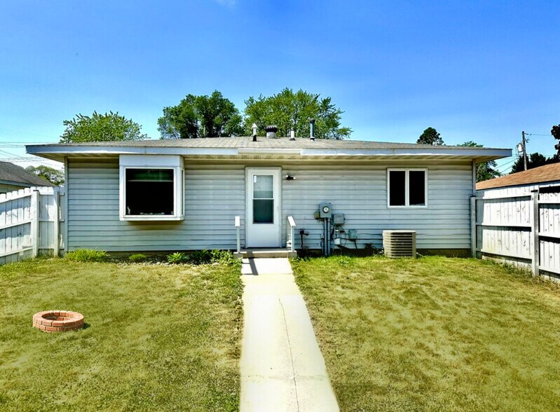 Backyard - 1710 Onalaska Ave