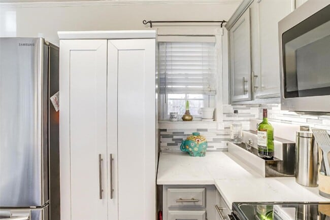 Building Photo - MOVE IN SPECIAL 3rd month FREE - Lovely 2-...