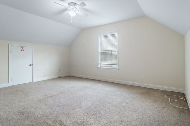 Building Photo - 112 Senah Dr