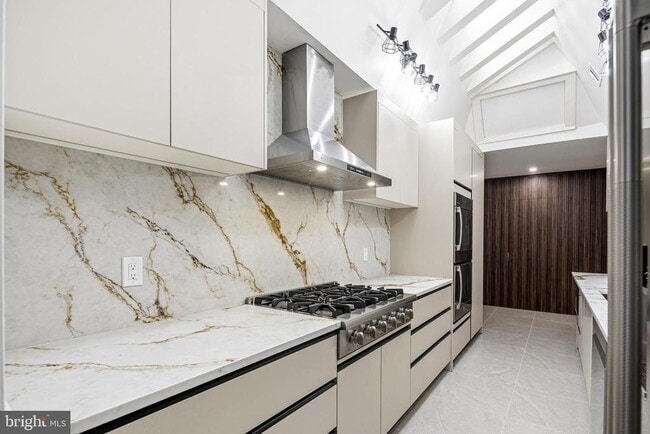 Building Photo - 321 S 3rd St