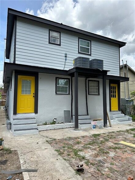 Building Photo - 834 Vallette St