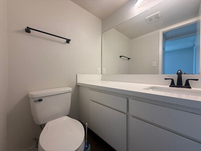 Building Photo - ***JUSTED REDUCED!!!*** Two-bedroom, one-and-a-half-bath townhouse in North Las Vegas.