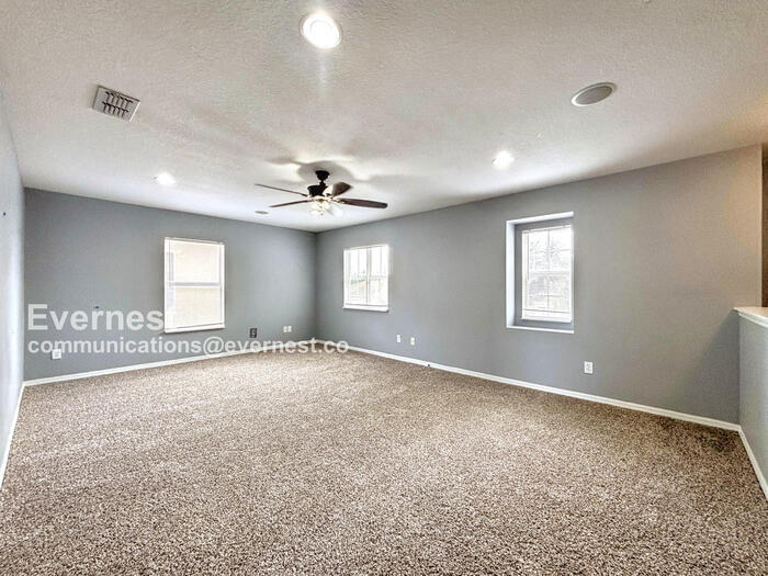 Building Photo - 2806 Polson Dr