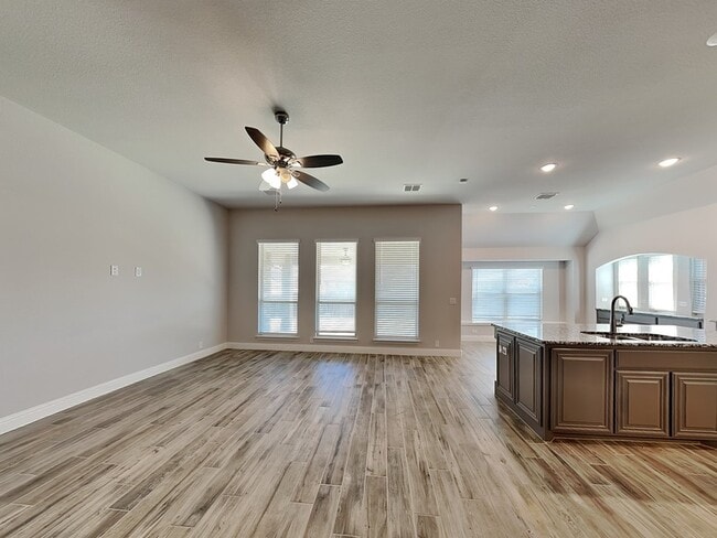 Building Photo - 1204 Sagewood Dr