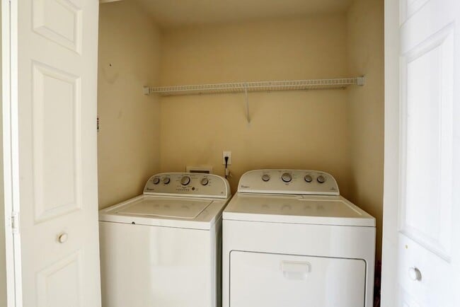 Building Photo - 5624 Moresby Ct