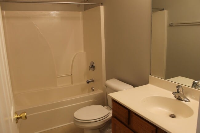 Building Photo - Single Family Home in Godley Park