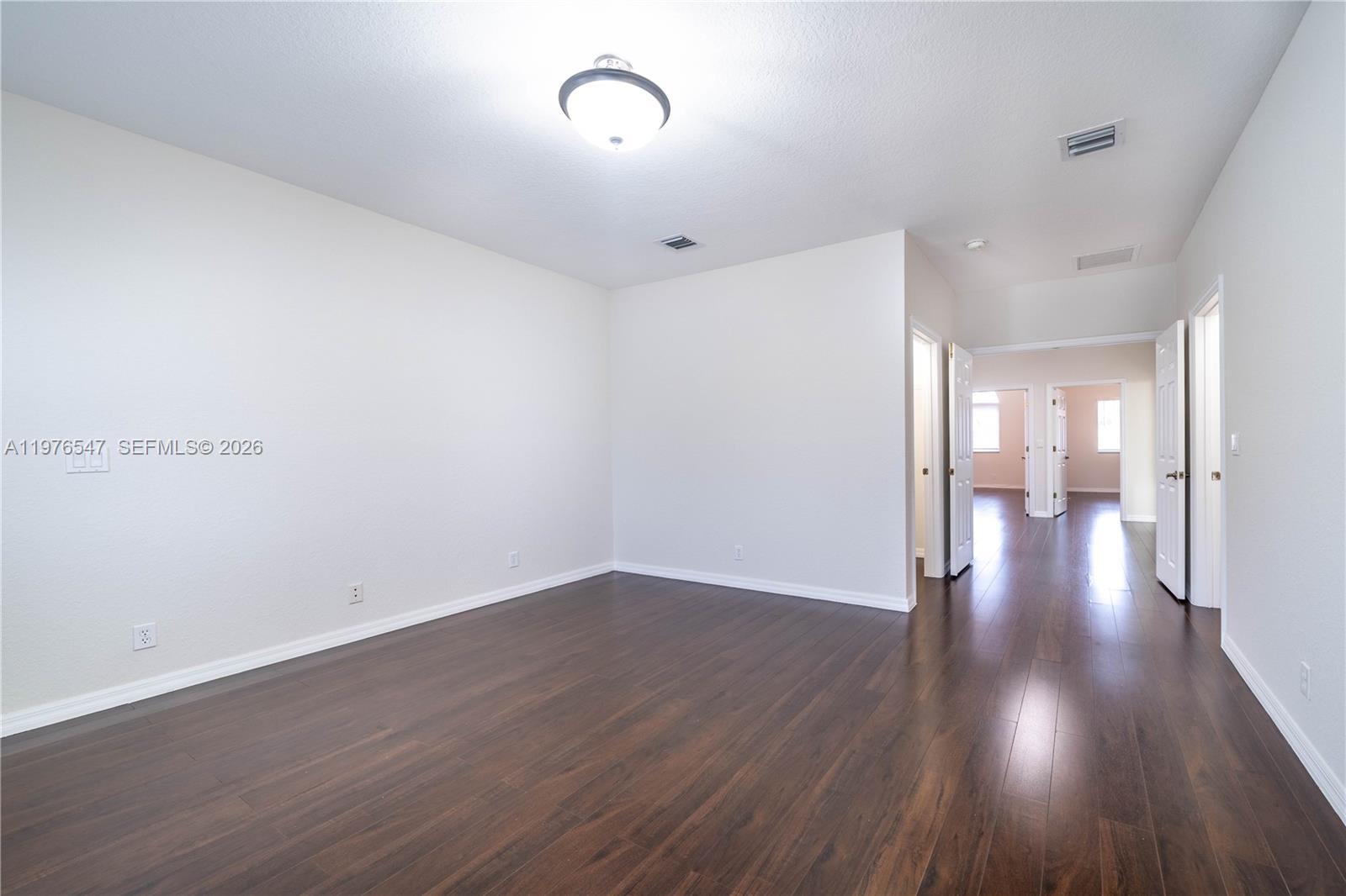 Building Photo - 5327 SW 40th Ave