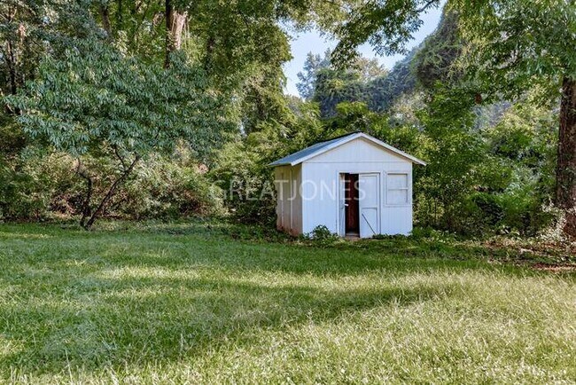 Building Photo - Charming 2 Bedroom in LaGrange!