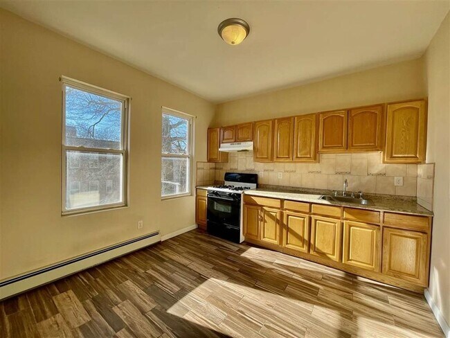 Building Photo - 263 Stegman St