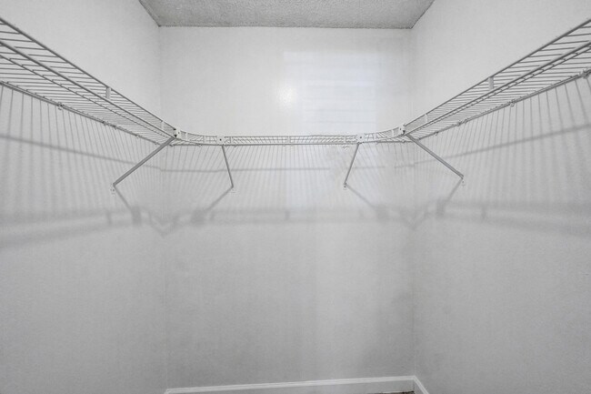 Building Photo - 600 SE 2nd Ave