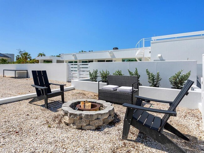 Building Photo - 7647 Sanderling Rd