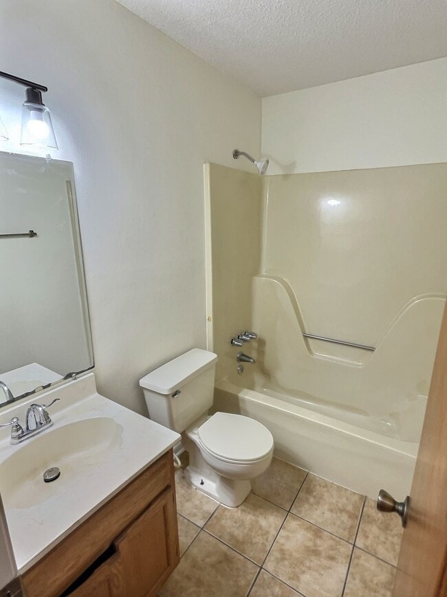 Building Photo - 3 BD 2 BA Home in the Ocean Springs School District