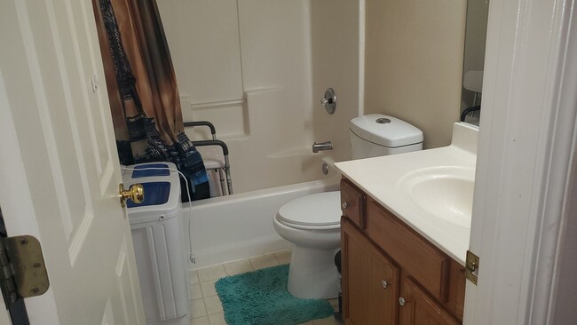 Building Photo - 3 bd, 2 ba house, NE Columbia, near I-70/H...