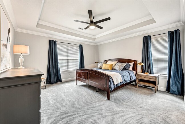 Building Photo - 701 SW Maidstone Ave