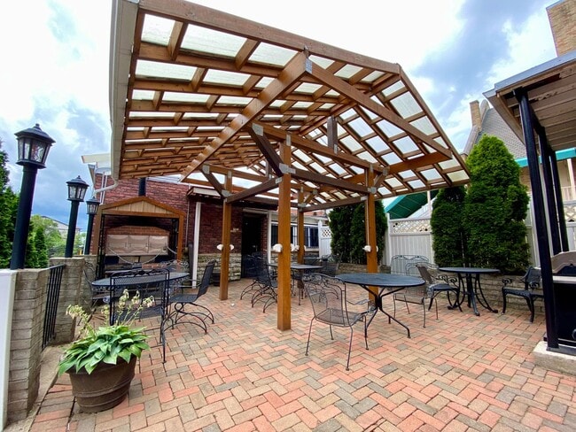 Building Photo - 5 Bed/3 Bath UC Rental Located on McMillan...