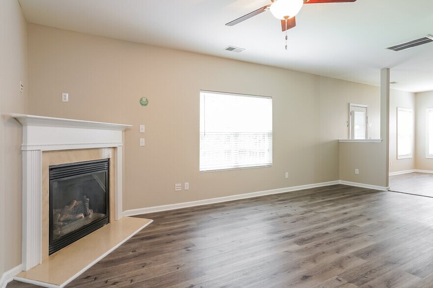 Building Photo - 242 River Hills Dr
