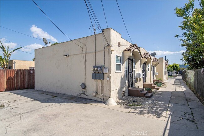 Building Photo - 1127 E 67th St