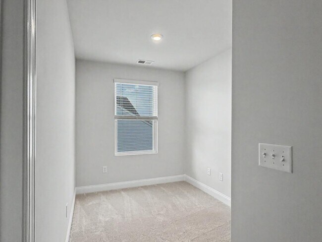 Building Photo - 7461 Linda Vis Ln