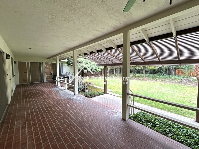 Building Photo - Charming 3 bedroom 2 bathroom House!