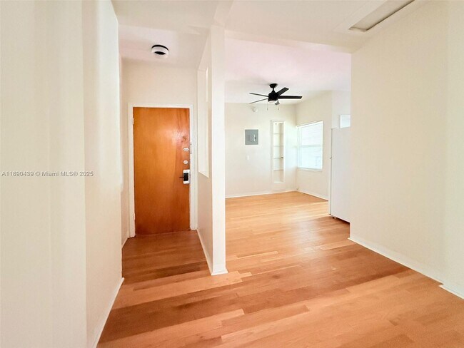 Building Photo - 315 W 28th St