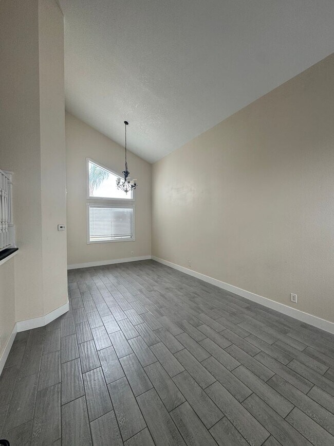 Building Photo - Beautiful 4 bedroom Home in Perris!