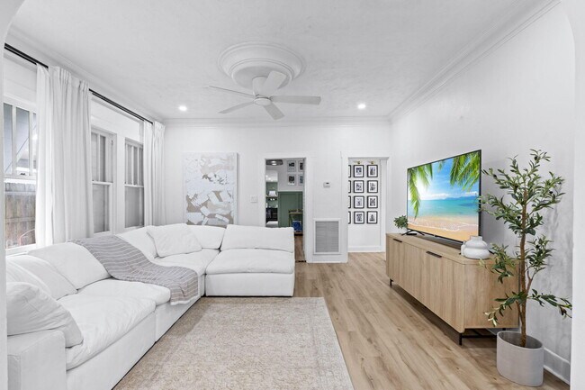 Building Photo - 715 Kaye St