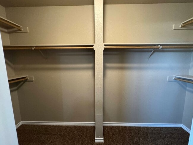 Building Photo - 506 Sladecek Dr