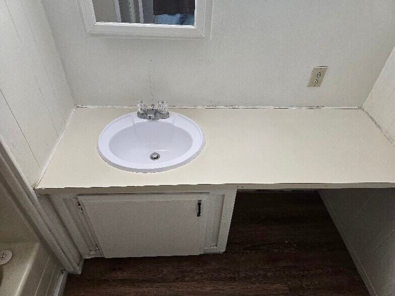 Building Photo - 2065 Atwater Blvd