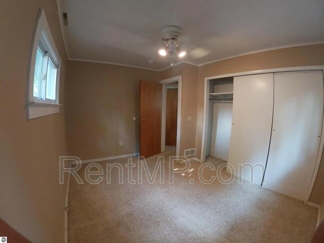 Building Photo - 620 E Gaylord St