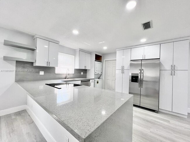 Building Photo - 427 N 24th Ave