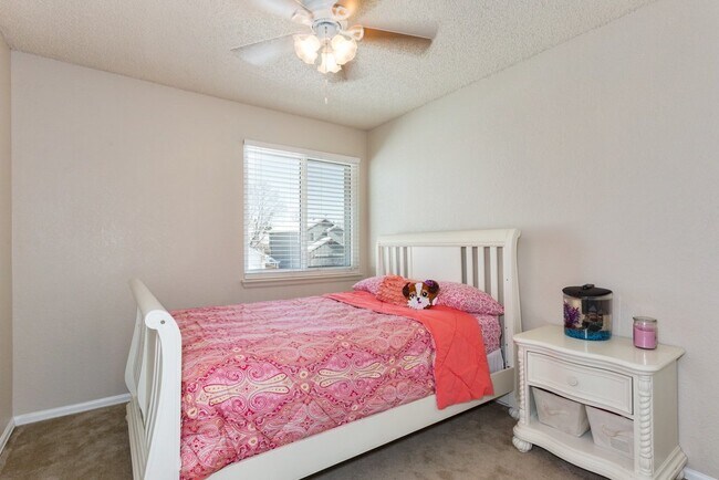 Building Photo - 4 BED 3 BATH HOME IN FOX HILL!