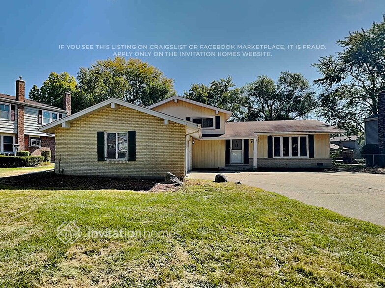 Primary Photo - 1620 Apache Dr