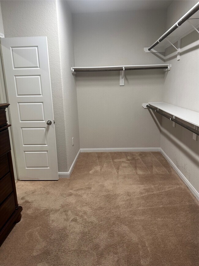 Building Photo - 1617 Darwin Cedar Dr