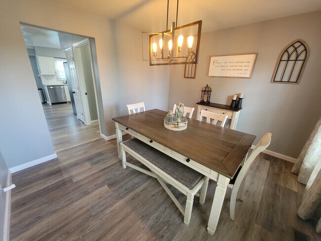 Building Photo - 1012 Meadowview Pl