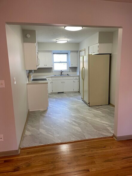 Building Photo - 864 S 45th St